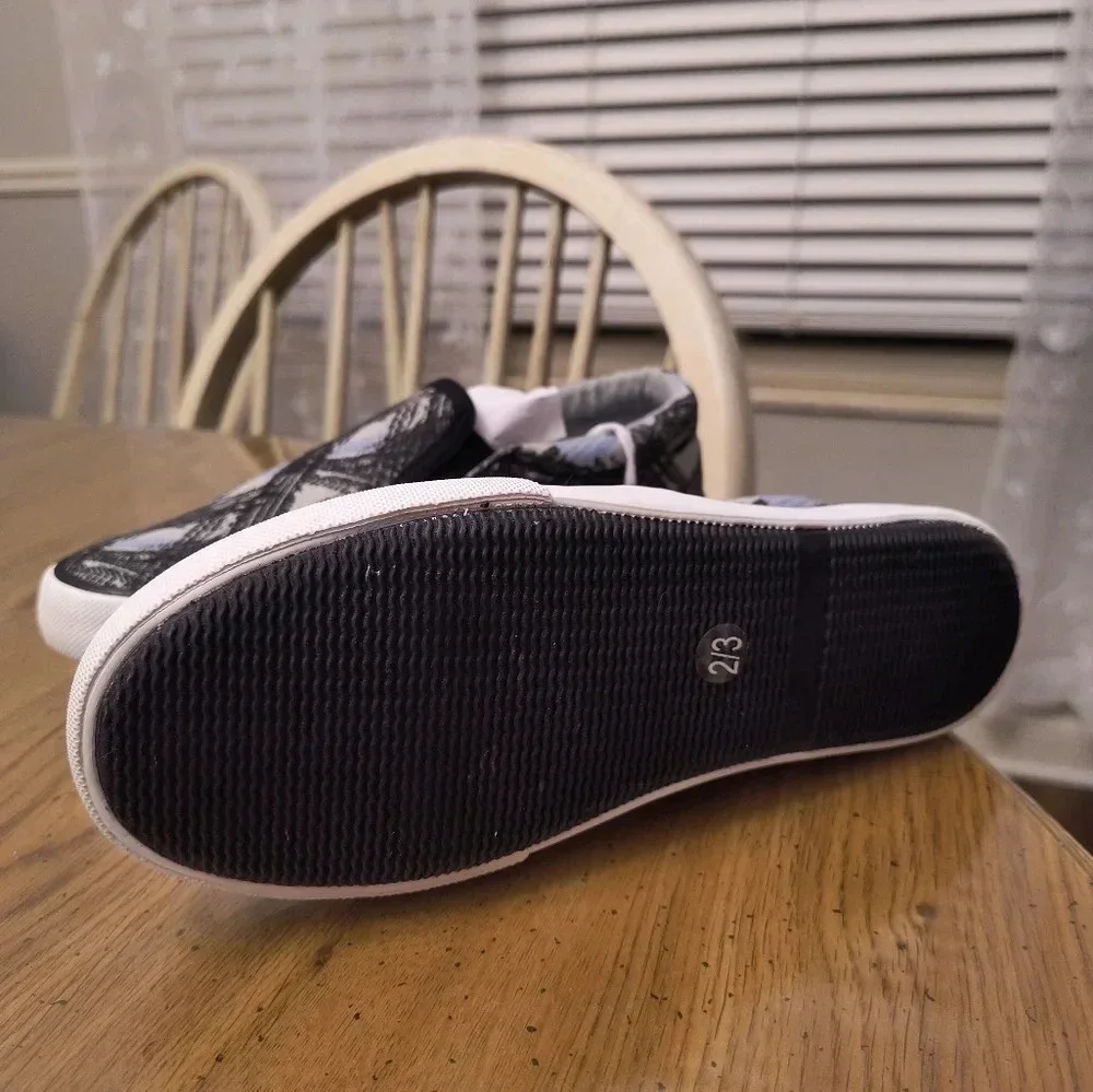 Slip on blue white black new boys size 2 3 athletic casual shoe tennis fashion
